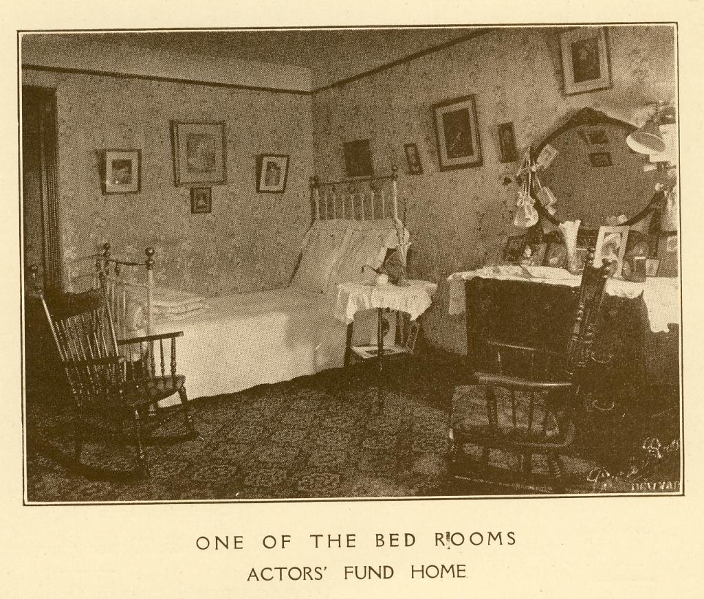 A bedroom at the Actors Fund Home, Staten Island, c. 1917. | Photo by Entertainment Community Fund