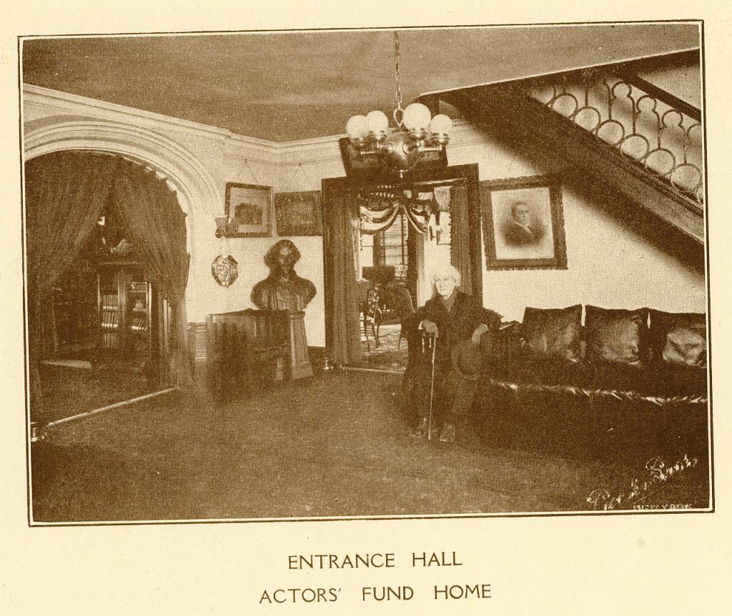 The Entrance Hall at the Actors Fund Home, Staten Island, c. 1917. | Photo by Entertainment Community Fund