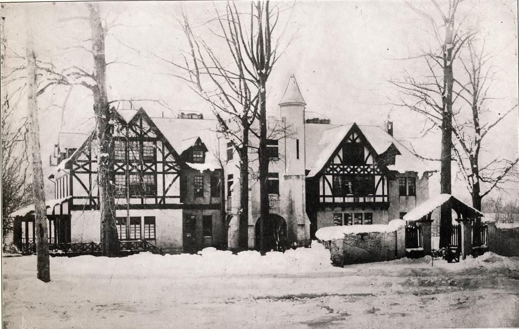 In West Brighton, Staten Island, c. 1917. | Photo by Entertainment Community Fund